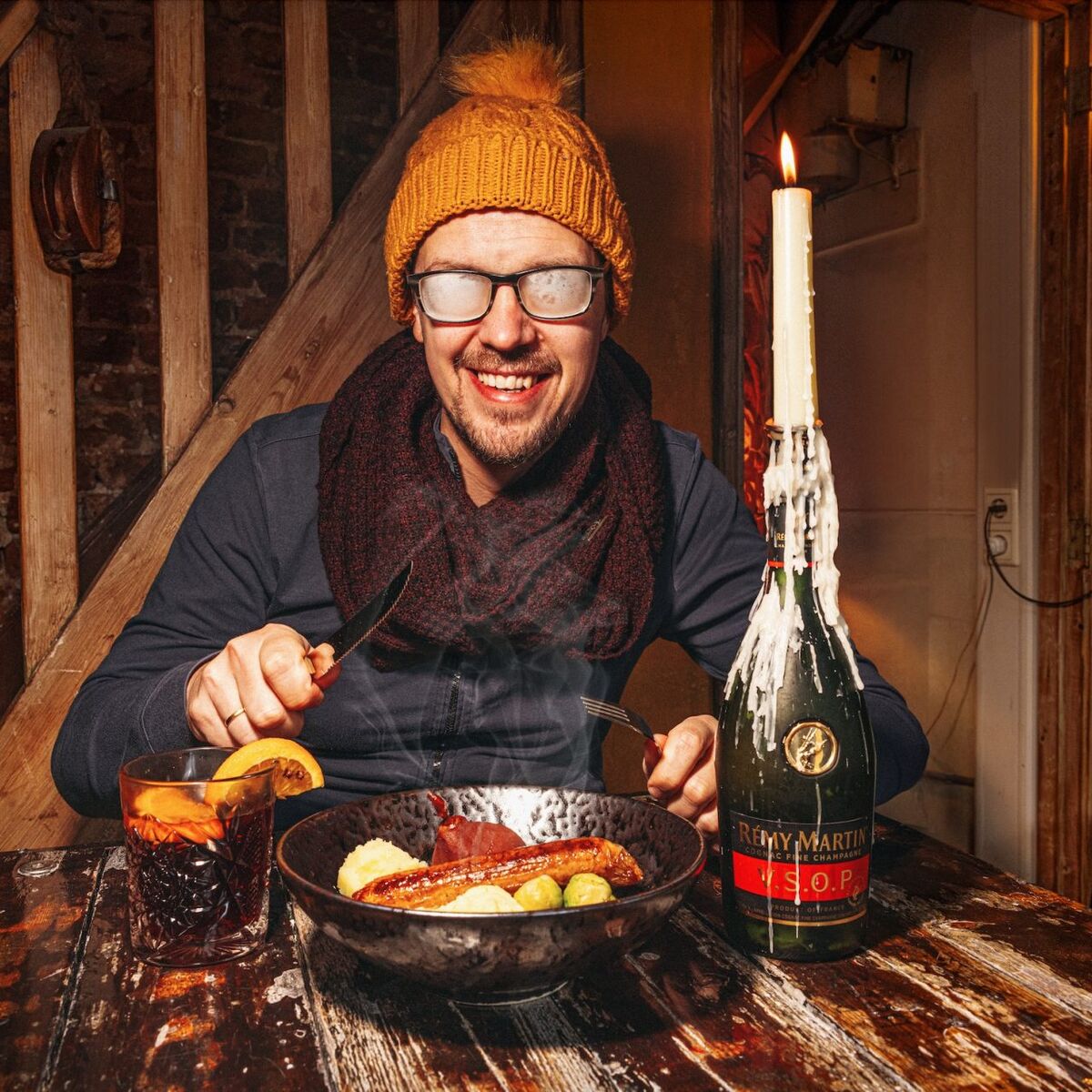 Fred aan tafel
